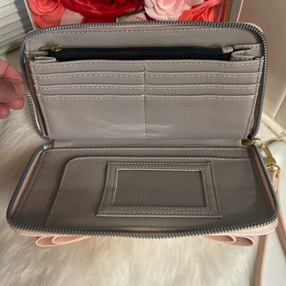 Betsy Johnson light pink wristlet with bow - Picture 11 of 15